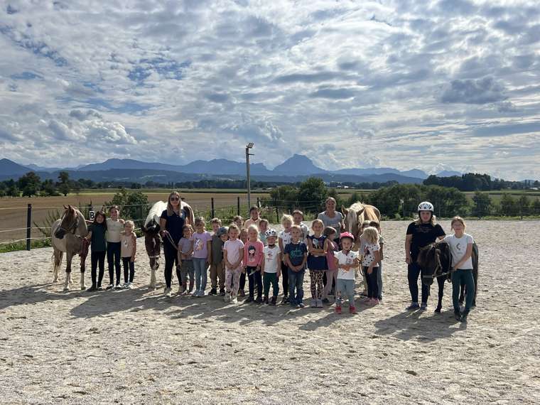 Das ganze Sommercamp-Team